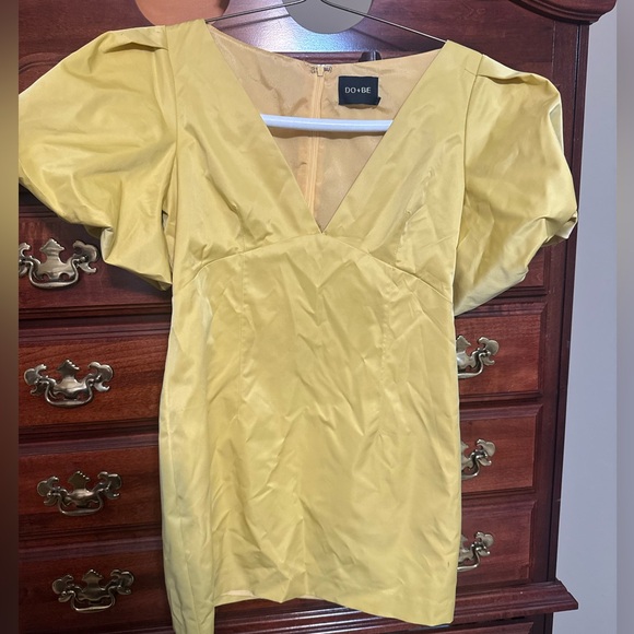 DO+BE
Size Large - Picture 2 of 3